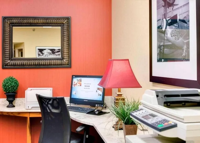 Pittsburgh Airport Inn And Suites